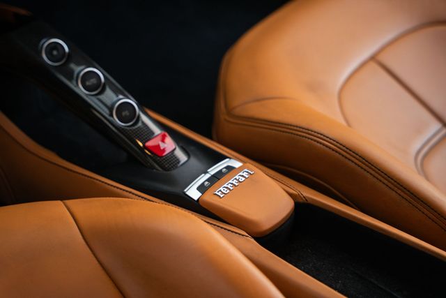 影ページ 2017 Ferrari 488 GTB VIN: ZFF79ALA6H0220917 - CLASSIC.COM